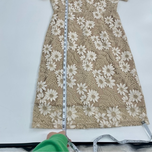 Molly Bracken Tan Cream Crochet Flower Modest Classic Preppy Sheath Dress Med - Picture 7 of 14